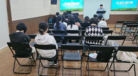 10월 18일 영화예배 이미지 4