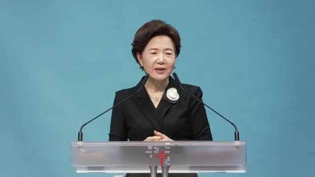 듣지 아니하였고
